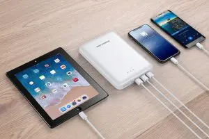powerbank-cargando-varios-dispositivos